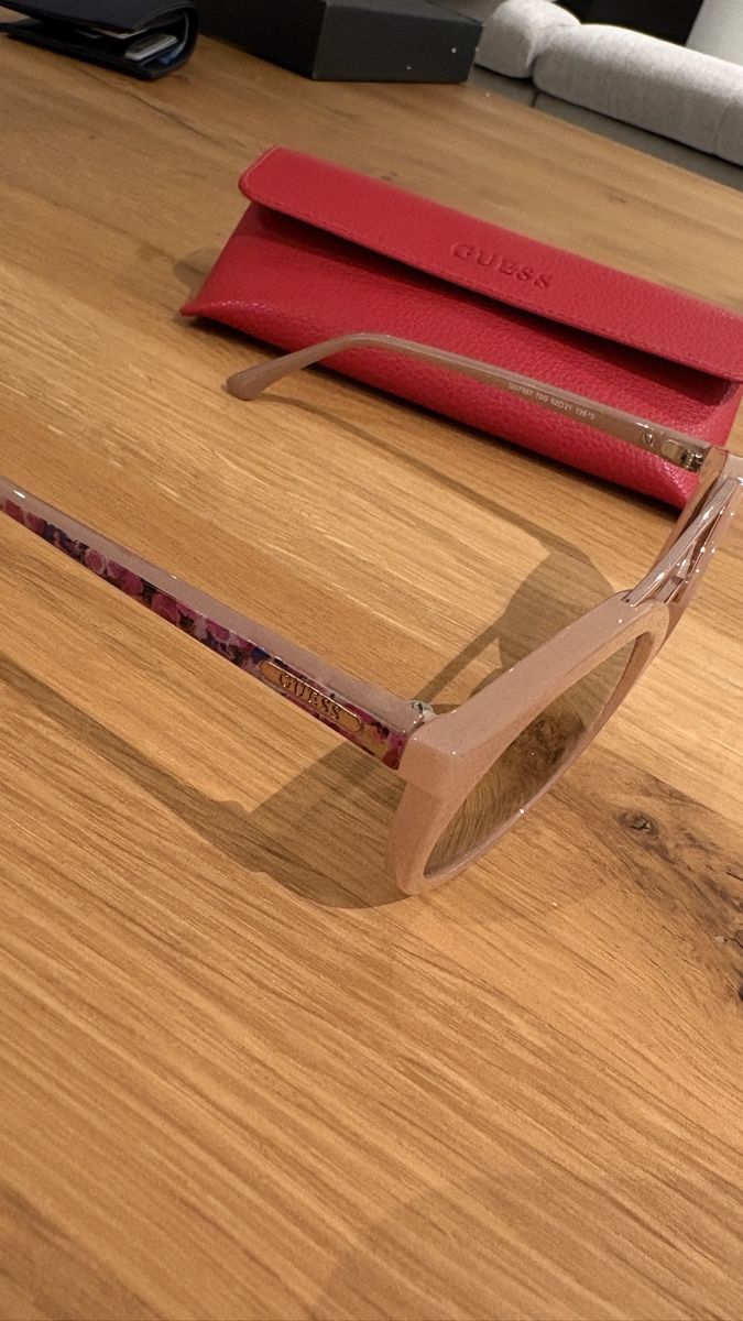 Guess Occhiali & Lenti: Guess Sonnenbrille Pink Blumenmuster – Nuovo (secondo la descrizione) da Zürich venduto da alivasalli 4