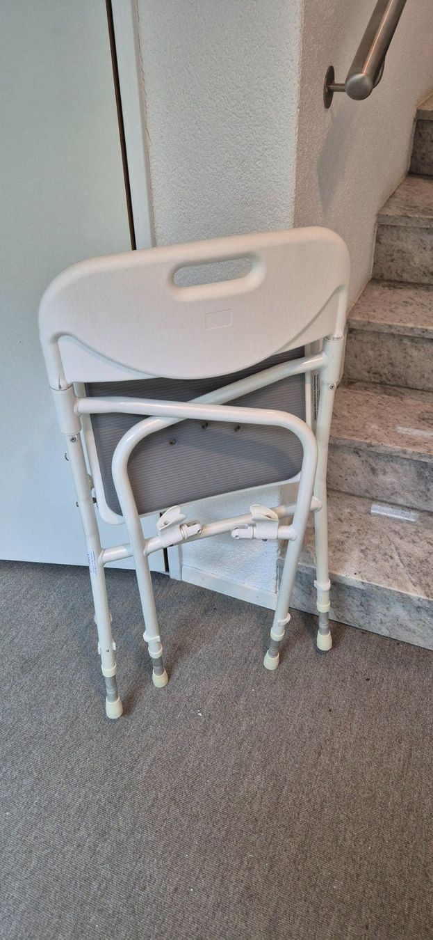 Duschen: Duschstuhl Duschklappstuhl – Gebraucht aus Huttwil von Hpb7 3