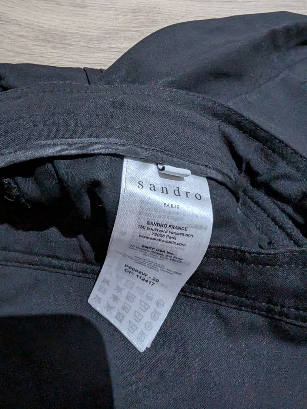 Sandro Hosen: Pantalon chino noir Sandro – Gebraucht aus Epalinges von nsh_t58w