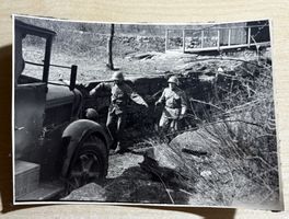 SCHWEIZER ARMEE LASTWAGEN IM FELDE
