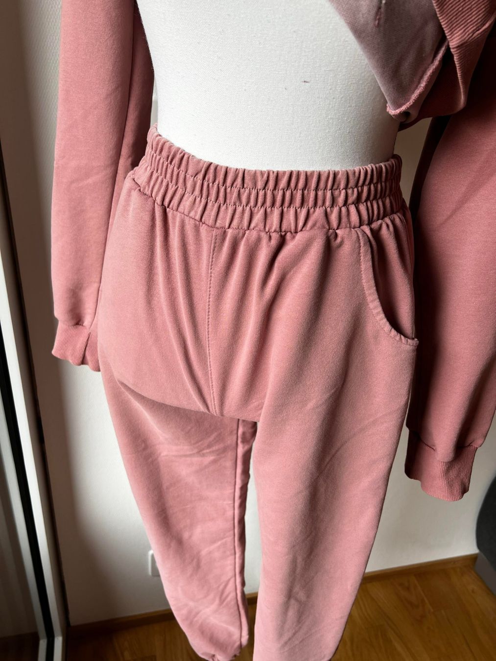 Anzüge & Kostüme: Rosa Anzug S/XS – Gebraucht aus Riehen von edu_92w7 7
