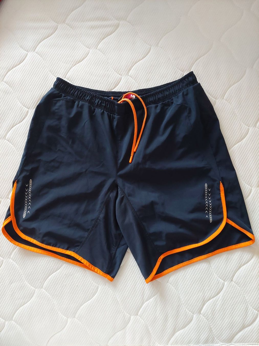 Pantalons: Kurze Hose – D'occasion à Hefenhofen par GSC99