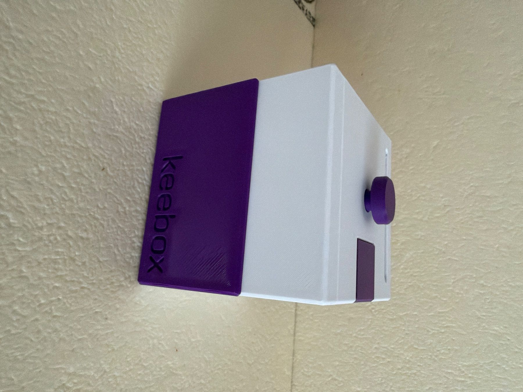 Giochi: Keebox purple comme neuf – Usato da Burgdorf venduto da kar_m6tw