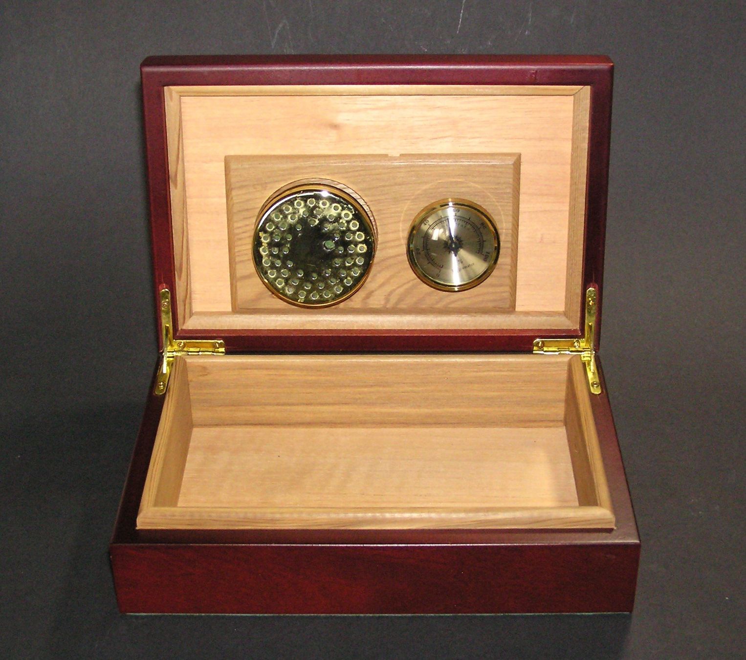 Humidore: HUMIDOR ZIGARREN-BOX – Gebraucht aus Grenchen von Antique-hunter