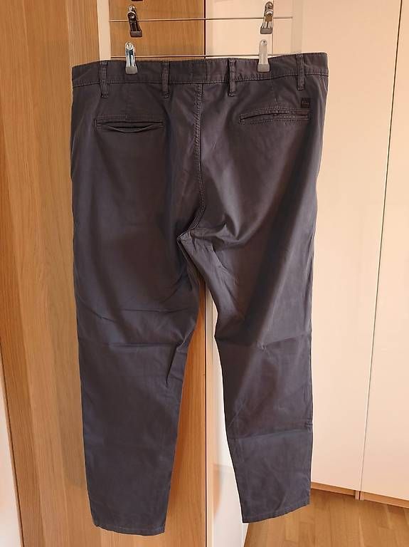 Hugo Boss Pantalons: Boss Chinos, Gr. 40/32 – D'occasion à Niederrohrdorf par RainerW79 1