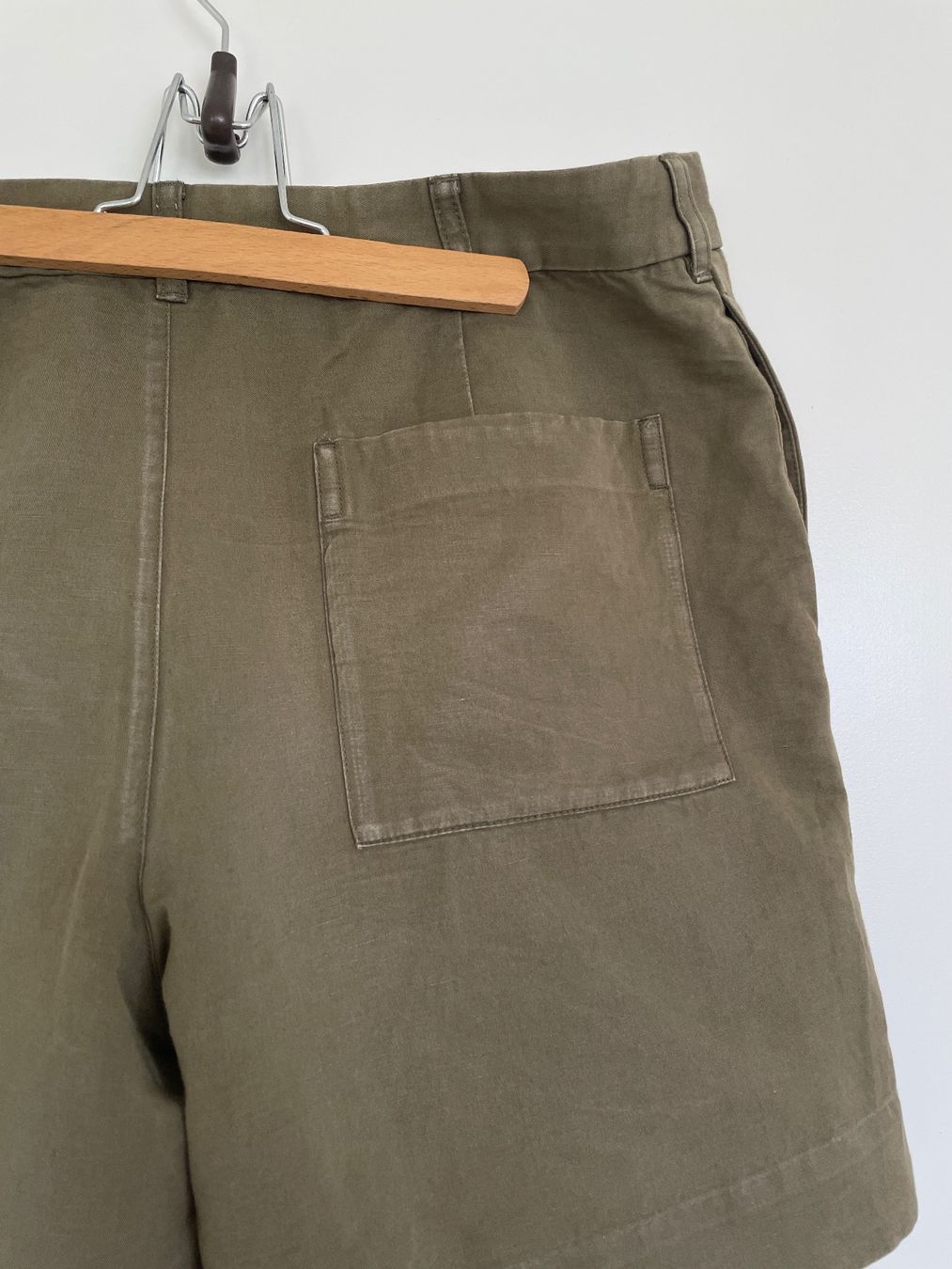 Cos Pantaloni: COS Shorts Gr. 48 Khaki – Usato da Zürich venduto da Nhpp 2