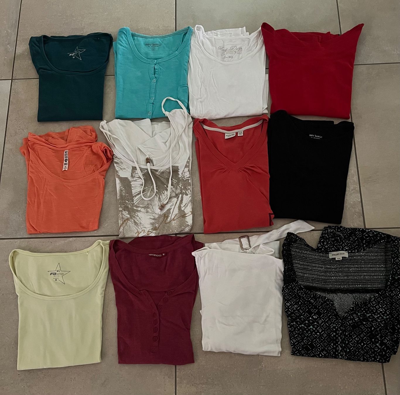 Lotti di vestiti: 12 Damen Shirts langarm Gr. M – Usato da Münchenbuchsee venduto da dani1113