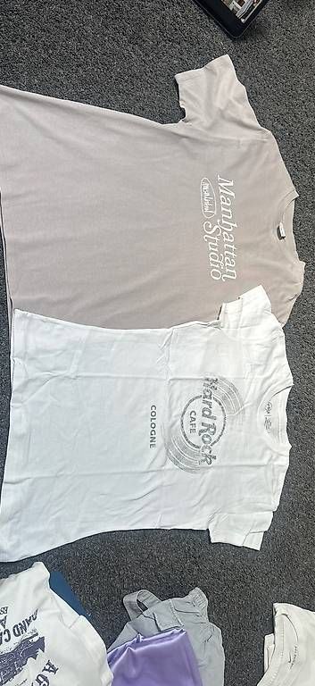 T-shirt: Tshirts – Usato da Bubikon venduto da bue_t8nz