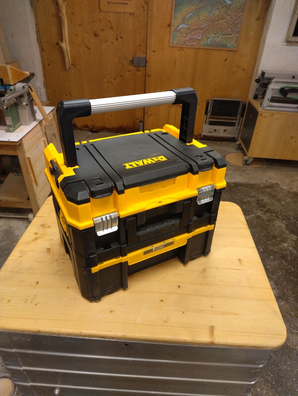 Dewalt Alle Werkzeuge: DeWalt Werkzeugkasten stapelbar 2teilig – Gebraucht aus Buchackern von flubua 3