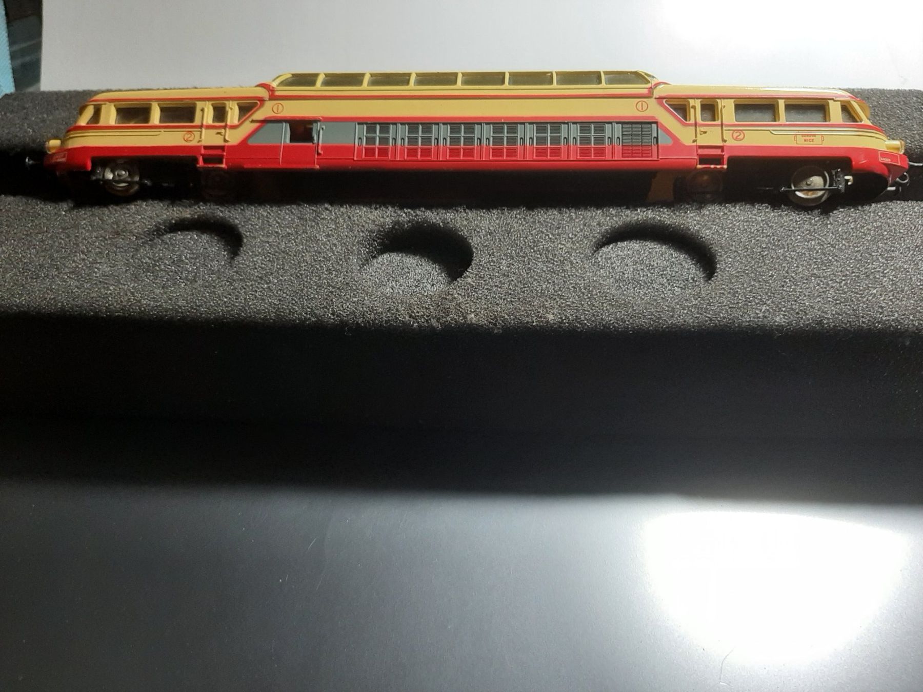 Jouef Modelleisenbahnen: JOUEF 852 – Gebraucht aus Avully von RIVALIS 1
