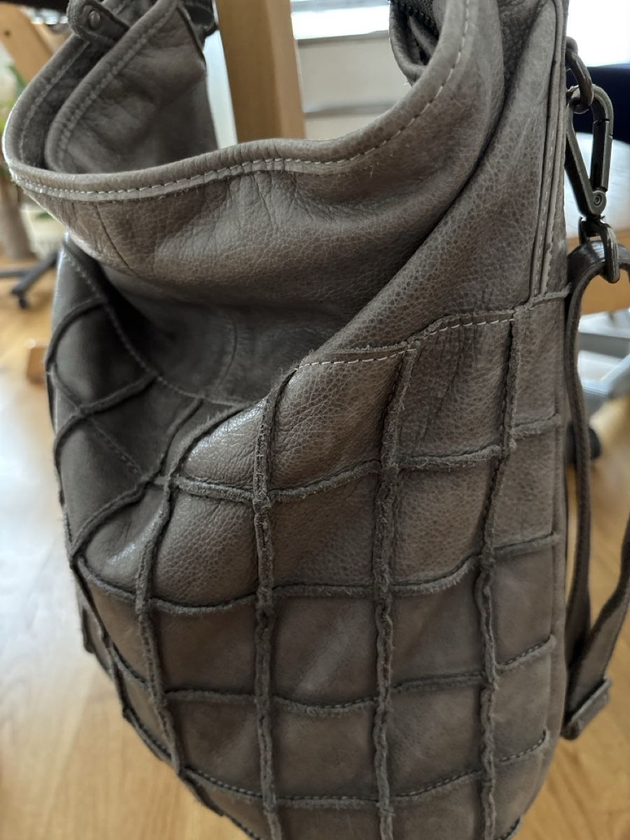 FredsBruder Borse da donna: FredsBruder  Tasche Grau Leder – Usato da langenthal venduto da rundholz7 1