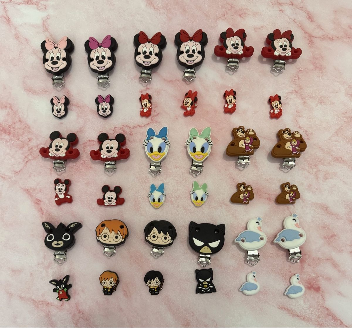 Succhiotti & catenelle porta ciuccio: Clip e personaggi per Portaciuccio / material nuggikette – Nuovo (secondo la descrizione) da Giubiasco venduto da asi_h7l5