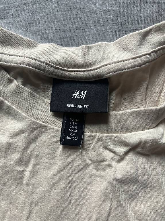 T-shirts: T-shirt  – Neuf avec emballage d'origine à Bern par ste_bjk7 1