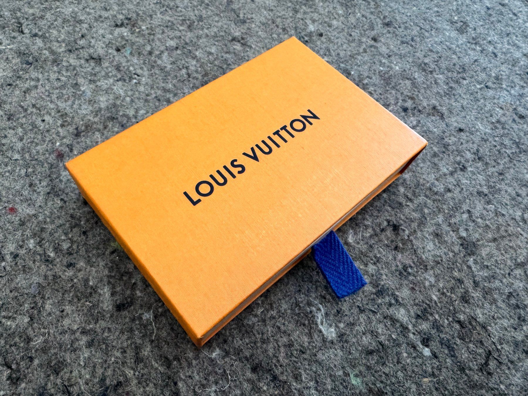 Louis Vuitton Portachiavi: Louis Vuitton Monogram Eclipse ID Tab Schlüsselanhänger OVP – Nuovo (secondo la descrizione) da Zürich venduto da pj_pry_to 8