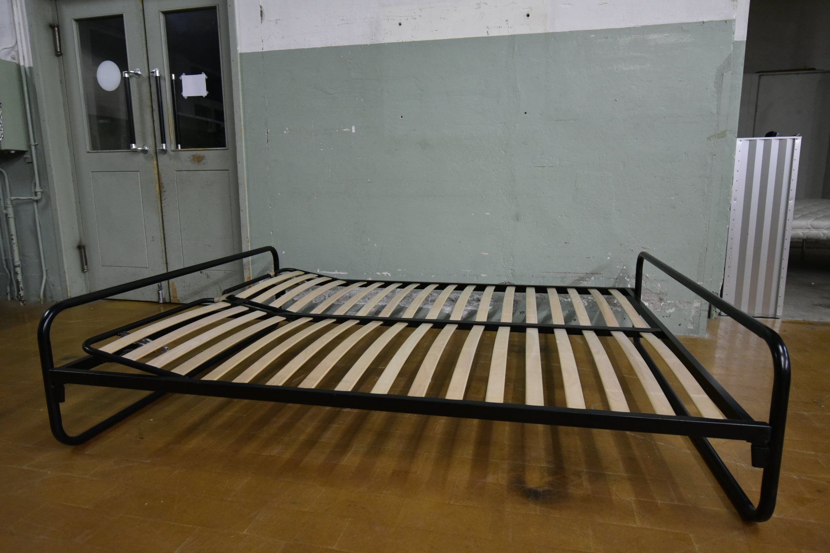 Letti: Designer Bett aus Metall 140x200cm – Usato da Lichtensteig venduto da UsedIN 1