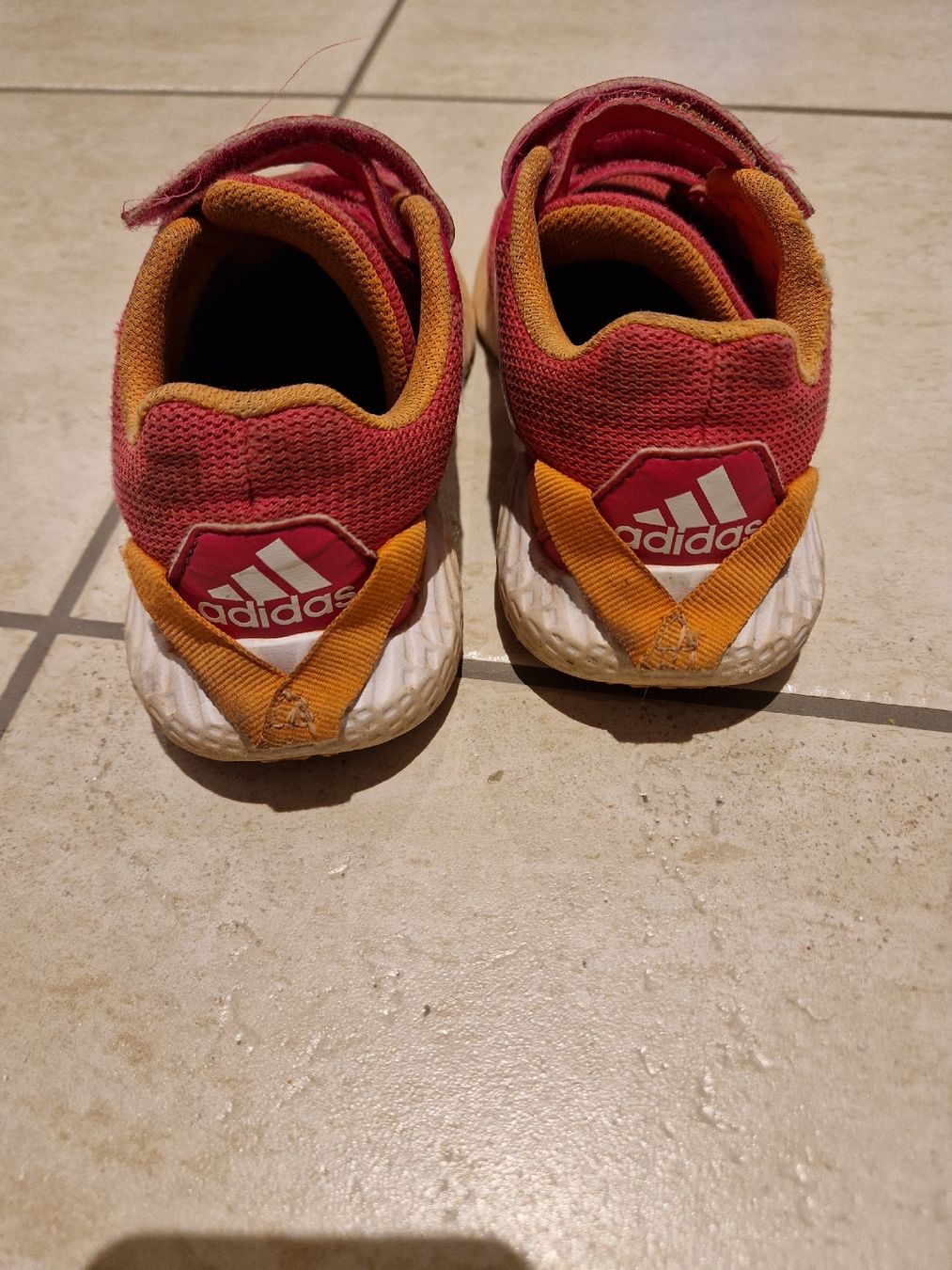 Adidas Scarpe per ragazze: Adidas Turnschuhe Gr. 34 – Usato da Bachenbülach venduto da Rufali84 1