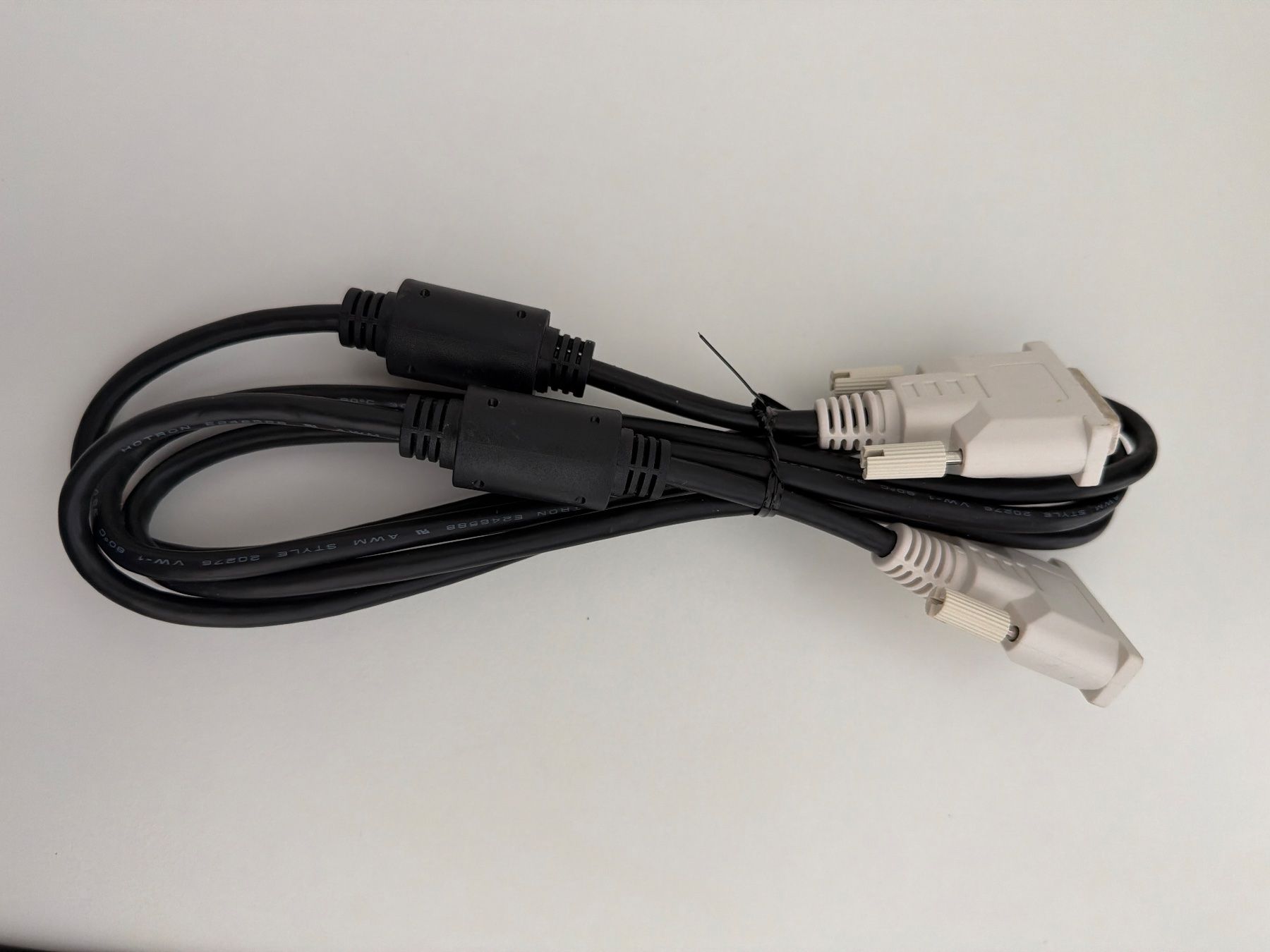 Câbles: DVI zu DVI Kabel 200cm – D'occasion à Dübendorf par Raphaelfuchs