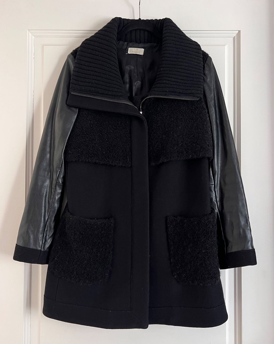 Pinko Manteaux: Pinko Black Winter Coat – D'occasion à Corsier-sur-Vevey par Kristina.Nova