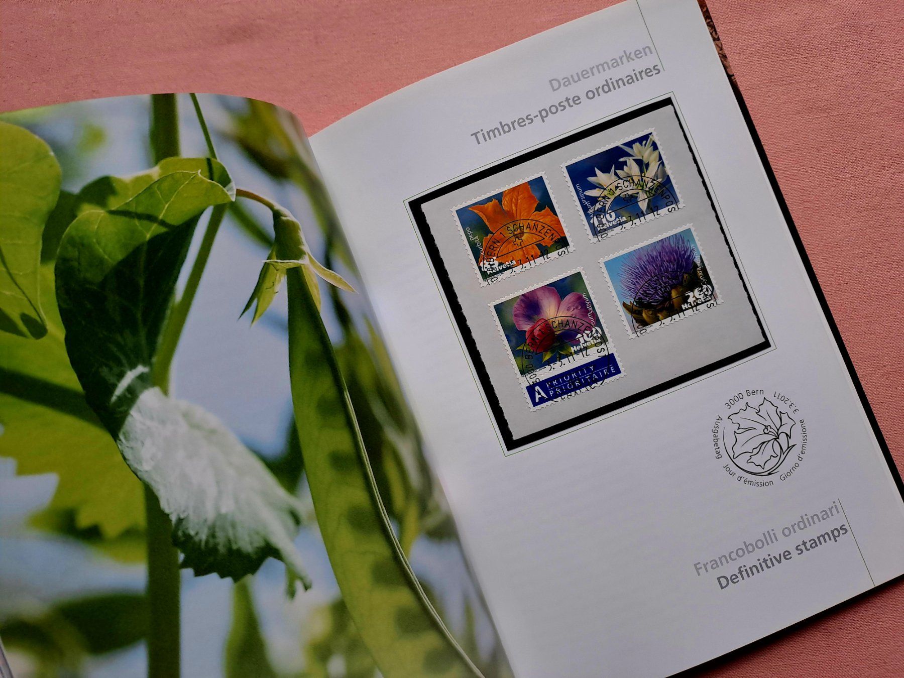 Tutti i francobolli: Original Jahrbuch Briefmarken CH Post 2011 Halbmondstempel – Usato da Ostermundigen venduto da pedru8 4