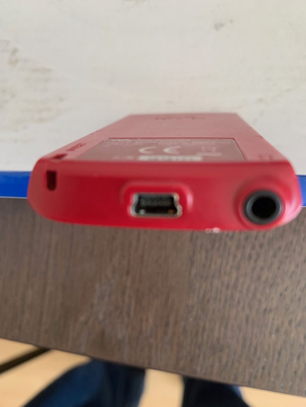 Sony Tragbarer Mediaplayer: Sony Walkman NWZ-E384 Digital Player rot – Defekt aus Emmen von newdeal1970 2