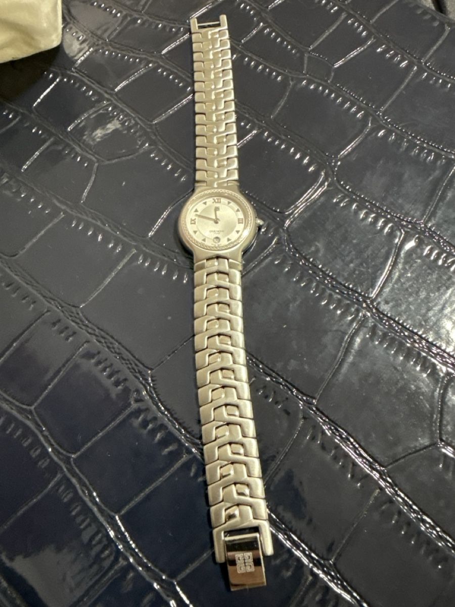 Givenchy Uhren: Givenchy Uhr Edelstahl – Gebraucht aus Frauenfeld von mulo12345 1