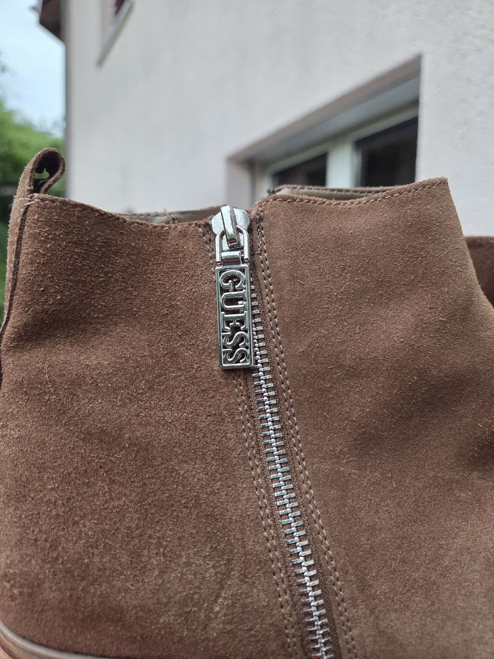 Guess Scarpe da uomo: Bottines GUESS daim marron, taille 41 – Usato da Brügg BE venduto da man_xyd9 1