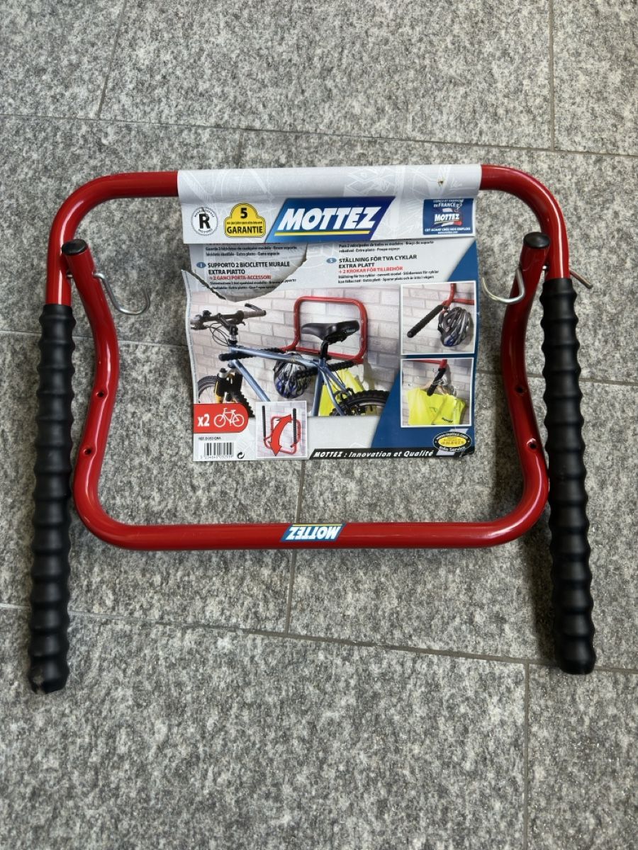 Cavalletti per biciclette: Supporto a muro per due biciclette – Nuovo e nell'imballaggio originale da Monte Carasso venduto da Aron1401