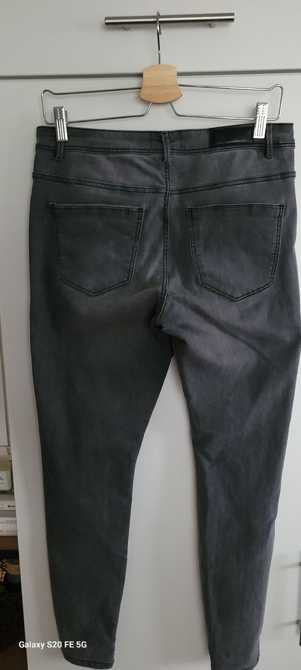 Vero Moda Jeans: Vero Moda Jeans Gr.L/32 – Usato da Oberaach venduto da Svea11 2
