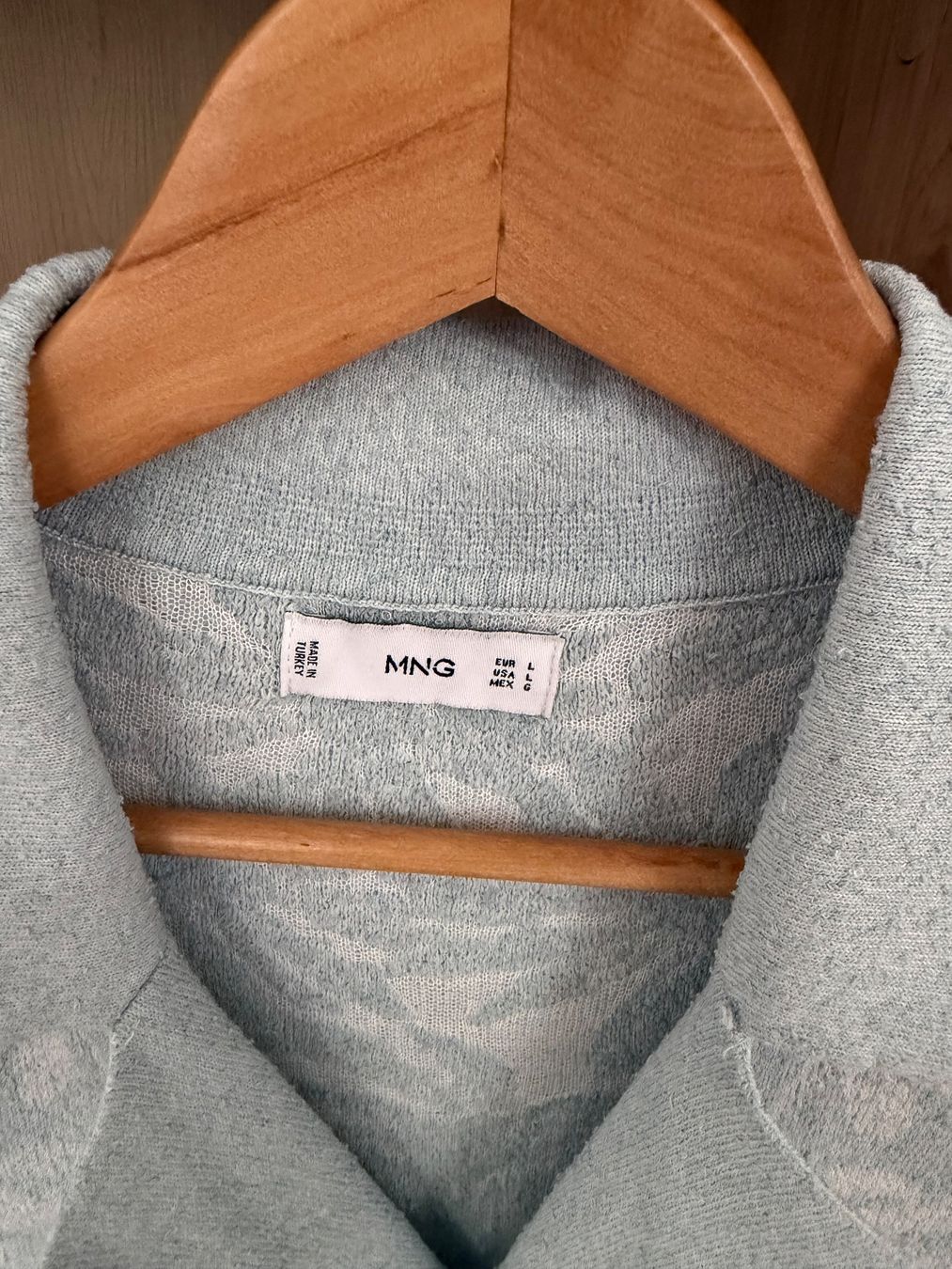 Mango Hemden: Mango Hemd Shirt hellblau mit Struktur Grösse L – Gebraucht aus Nussbaumen AG von normajeanbaker 3