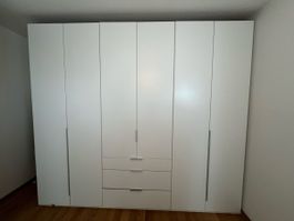 Kleiderschrank Jagor von Livique weiss sehr guter Zustand