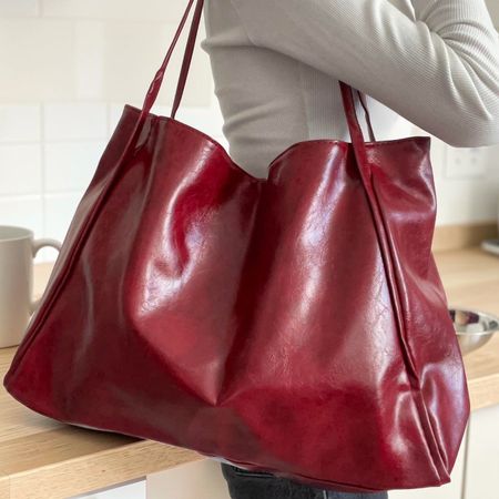Unbenutzt burgunderrote Schultertasche