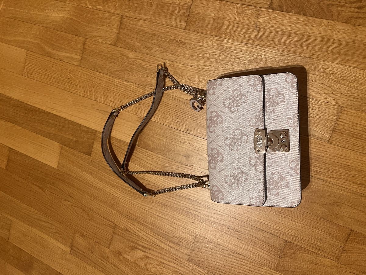Guess Borse da donna: Guess Handtasche – Usato da Altdorf UR venduto da miriam19. 2