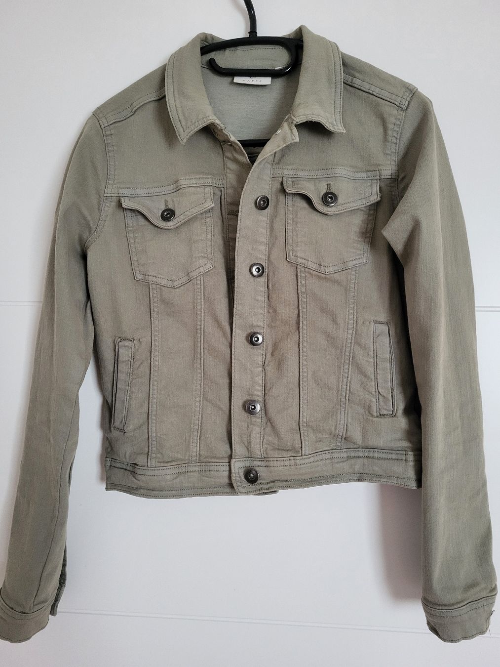 Giacche: Jeansjacke olive Grösse 34 – Usato da Oekingen venduto da FlamingoDoktor