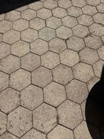 Ca. 40 m² Beton-Sechseckpflaster gratis