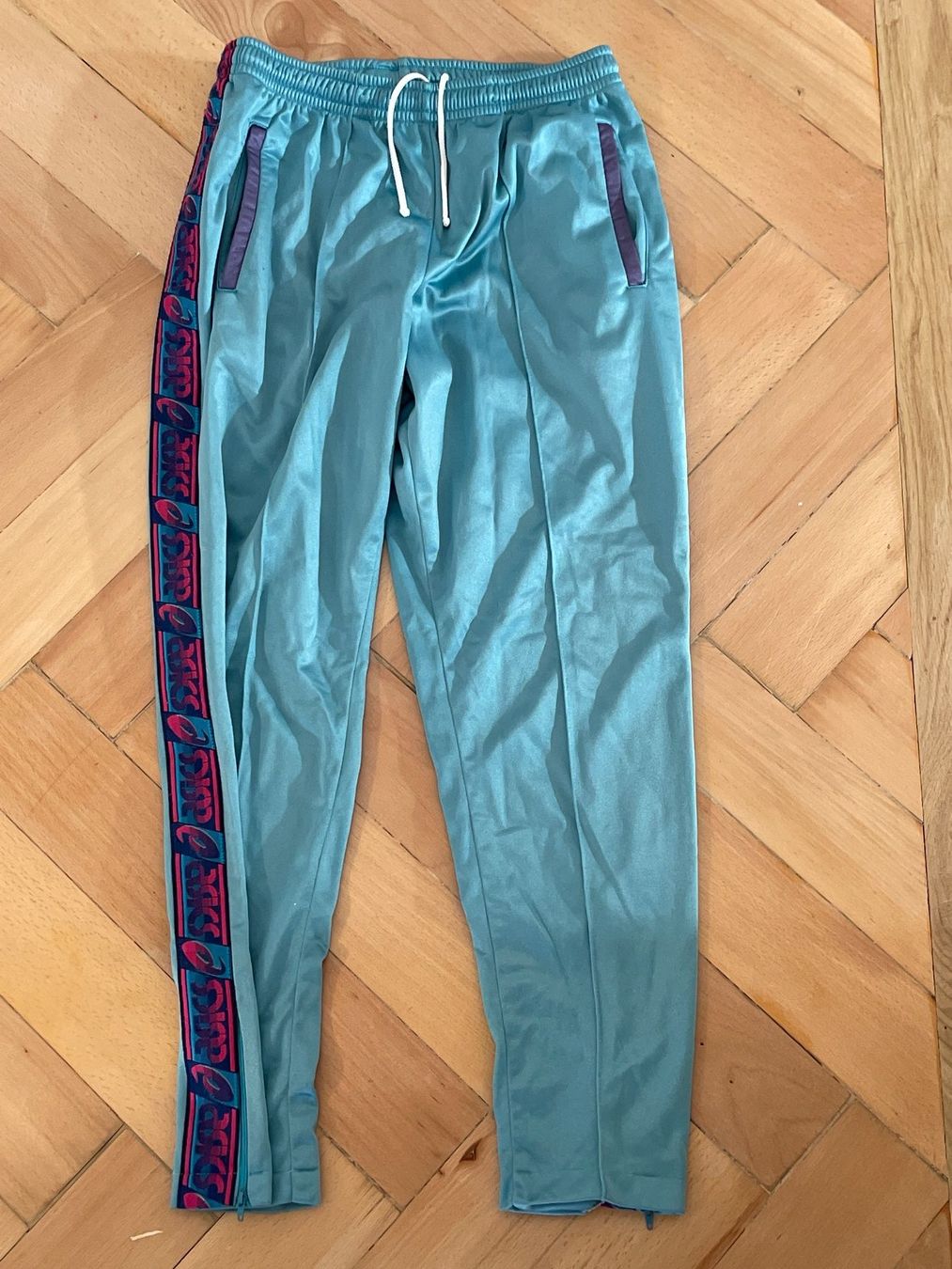 Asics Pantaloni: Vintage ASICS Jogginghose / Trainerhose Gr. S/M – Usato da Frasnacht venduto da GracyStore