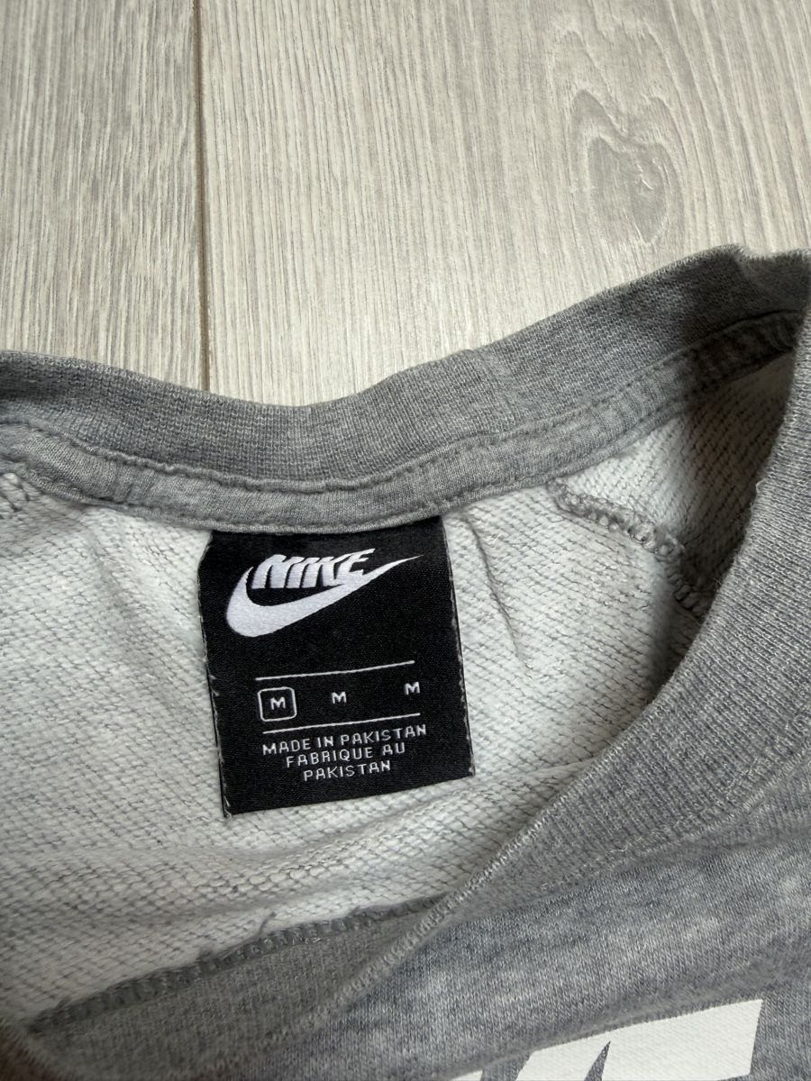 Nike Maglioni & Felpe: Pull Nike gris, taille M, idéal pour le sport! – Usato da Crans VD venduto da choukye 2