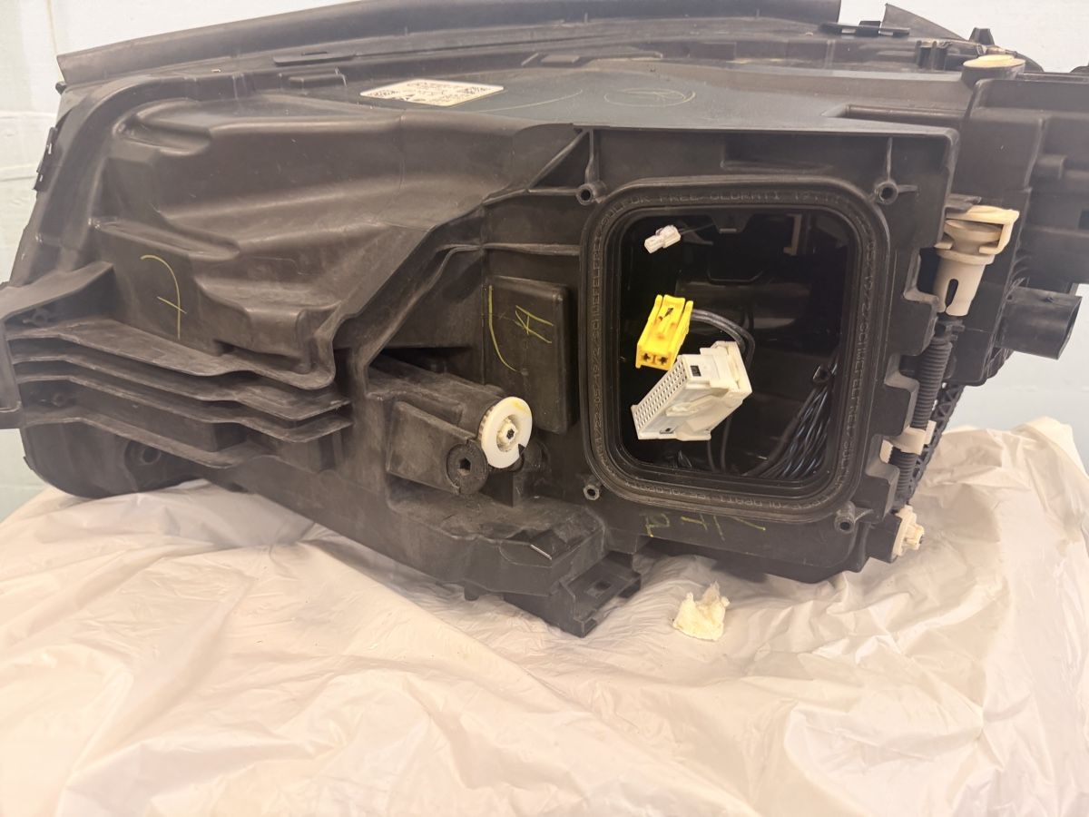 Mercedes-Benz Tutti pezzi di ricambio auto: Mercedes GLS W167 Matrix Scheinwerfer – Usato da Oberglatt ZH venduto da Mario_Cold 7