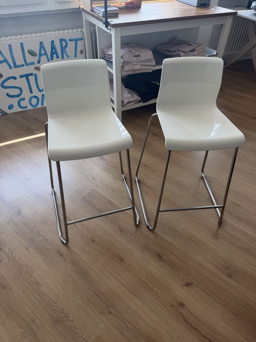 Chaises hautes: Bar chairs 2x White – Neuf (Voir description) à Lausanne par yan_6bmg 1