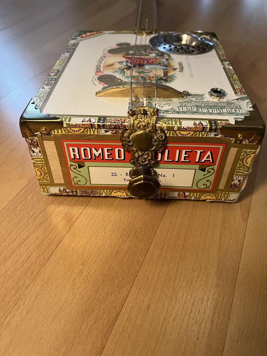 Strumenti musicali: Cigar box guitar – Usato da Corcelles NE venduto da Yabo 1