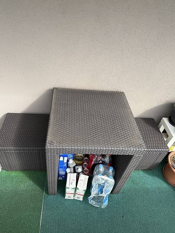 Set di tavolo e panche: Table avec tabouret  – Usato da Collombey venduto da igor.pavlov