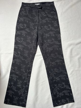 Street One Hose, schwarz mit Blumenmuster, Grösse 38