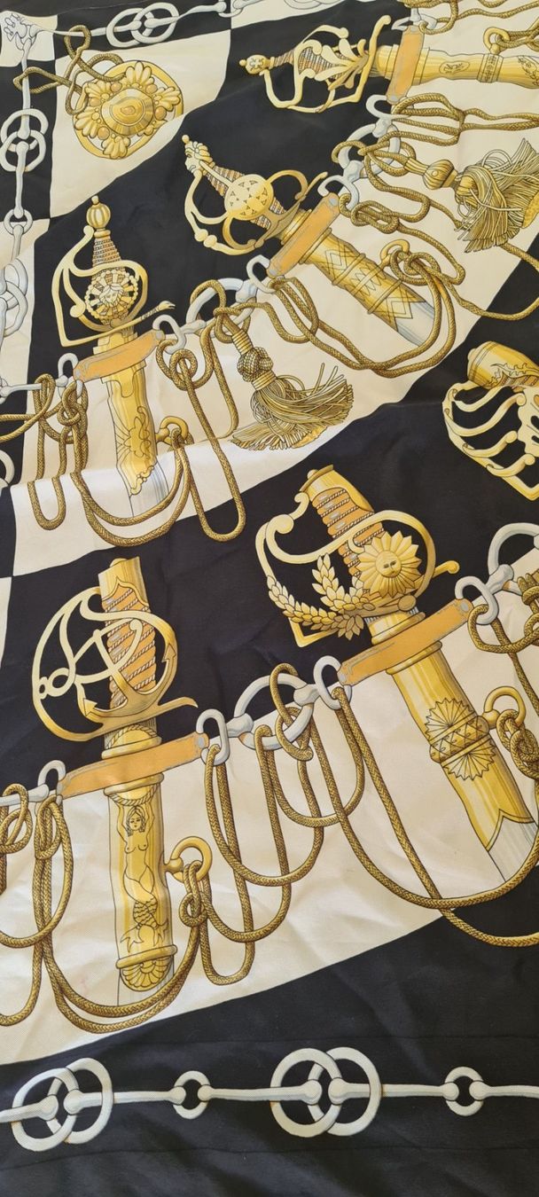 Hermès Foulards, Tücher & Schals: HERMÈS Seidentuch ca. 84 x 84 cm – Gebraucht aus Richterswil von Ivypearl 1