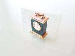 Petite pendulette de table à quartz