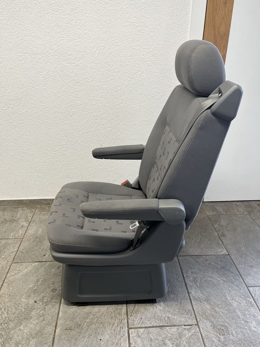 VW Tutti pezzi di ricambio auto: Vw T5 Einzellsitz – Usato da Uttigen venduto da Safety123 5