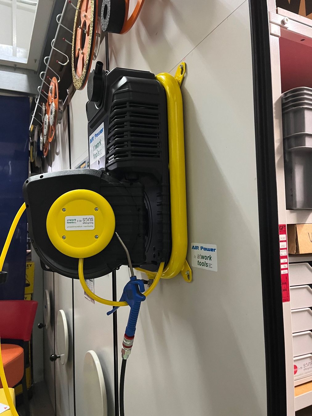 Compresseurs: Kompressor / Wandkompressor / 8 Bar / ölfrei – D'occasion à Rüttenen par atwork-tools 1