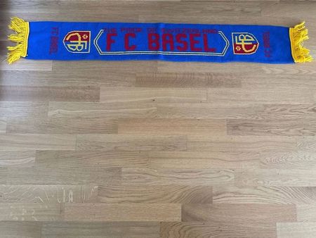 Alter FC Basel Schal für den Winter