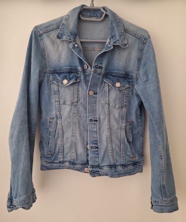 Veste en jean bleu clair taille S bon état général