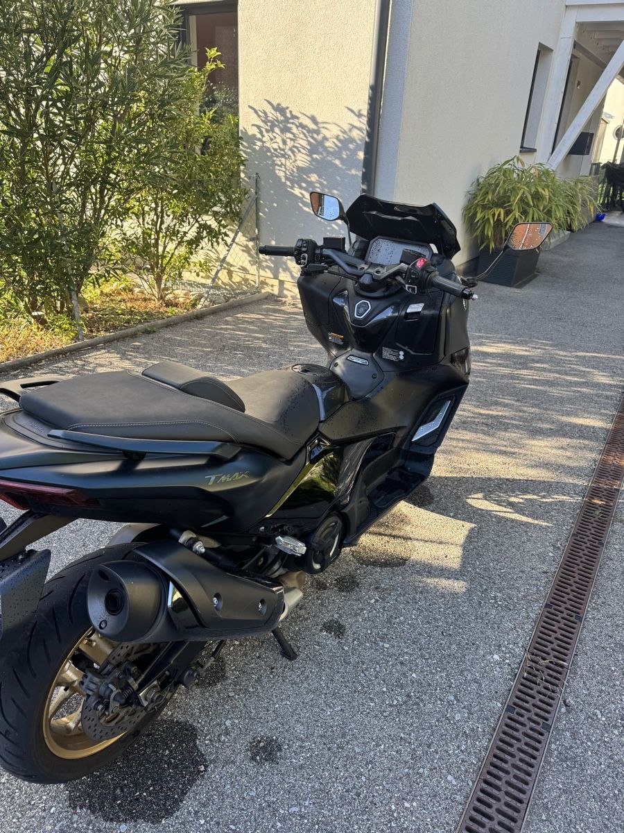 Yamaha Scooter: Tmax 560 tech max 2023 – Usato da Villa Luganese venduto da eli.ren 3