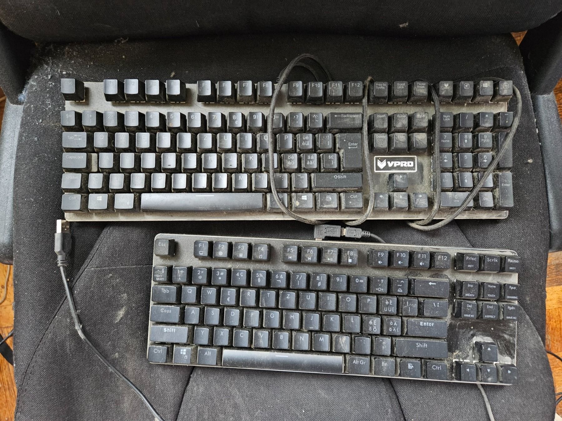 Tastiere: Deux claviers Gaming – Usato da Genève venduto da flo_9rh8