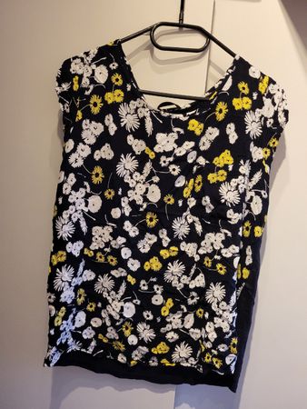 Sommerbluse schwarz mit Blumenmuster Gr. M
